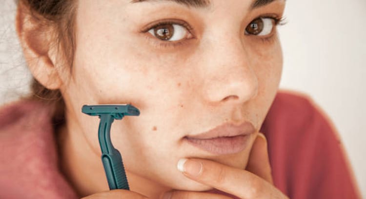 Při zvýšené hladině anfrogenů, mohou ženám růst vousy